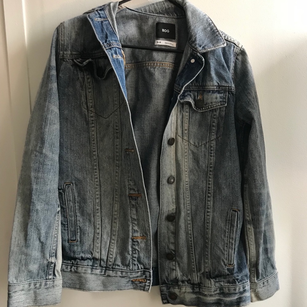 A trendy spring jean jacket!